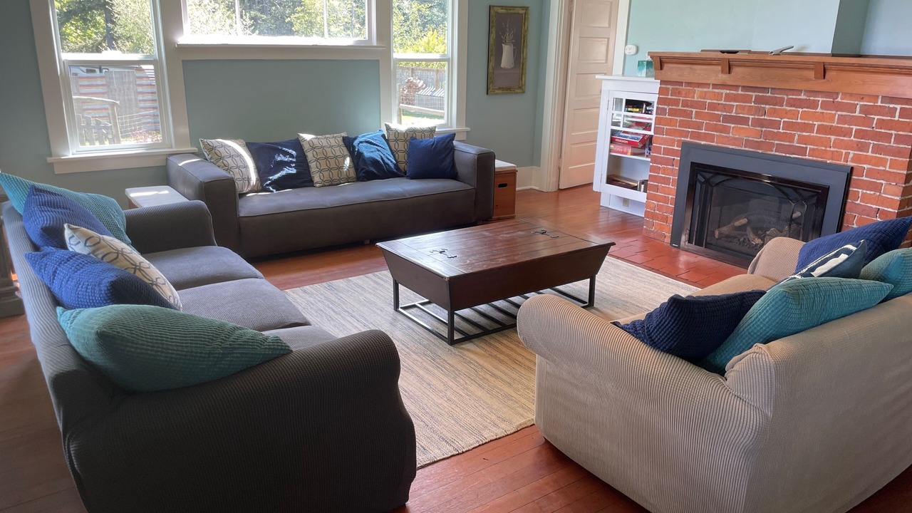 Photo of Livingroom in Eastsound