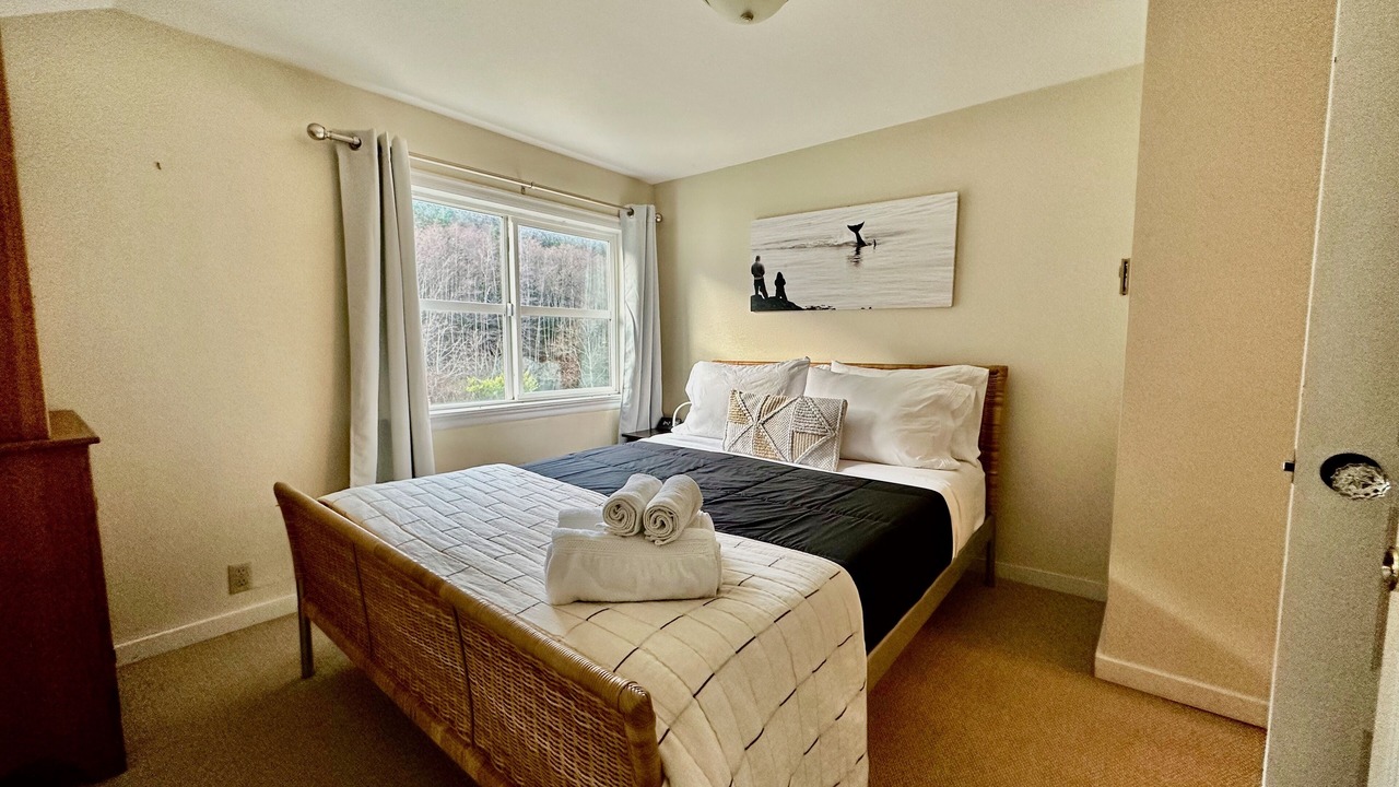 Photo of Bedroom in Eastsound