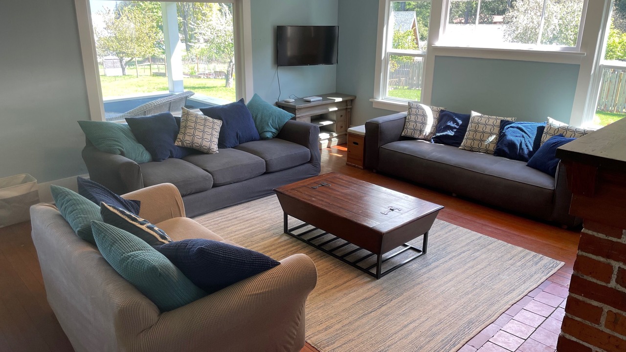 Photo of Livingroom in Eastsound
