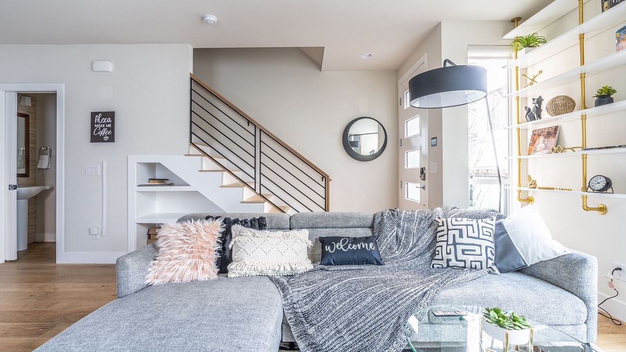 Photo of Livingroom in Eastlake