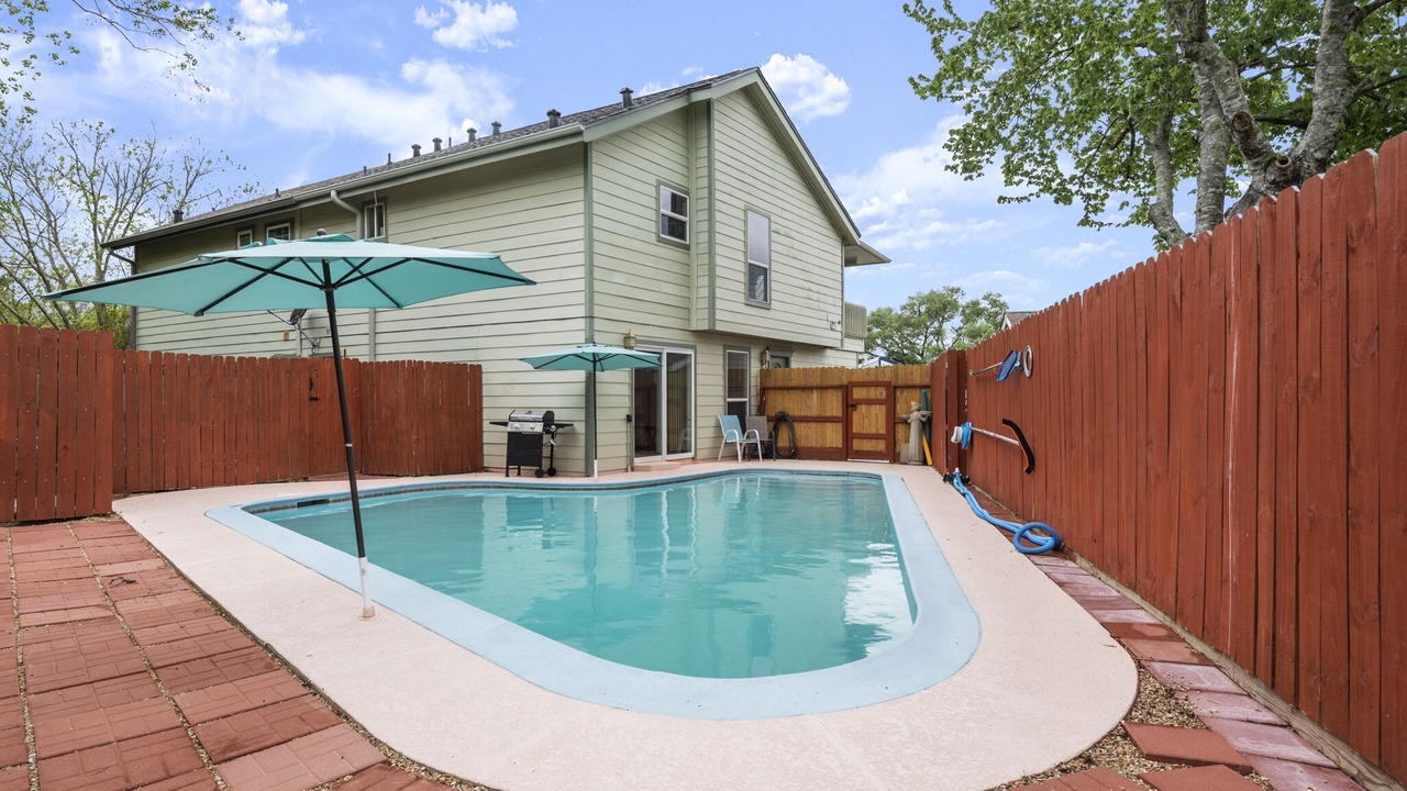 Photo of Outdoor in April Sound