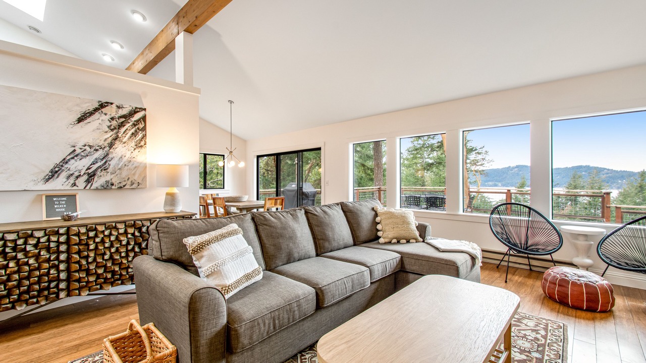 Photo of Livingroom in Eastsound