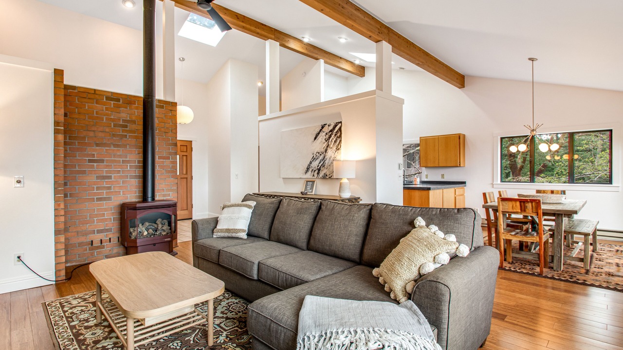 Photo of Livingroom in Eastsound