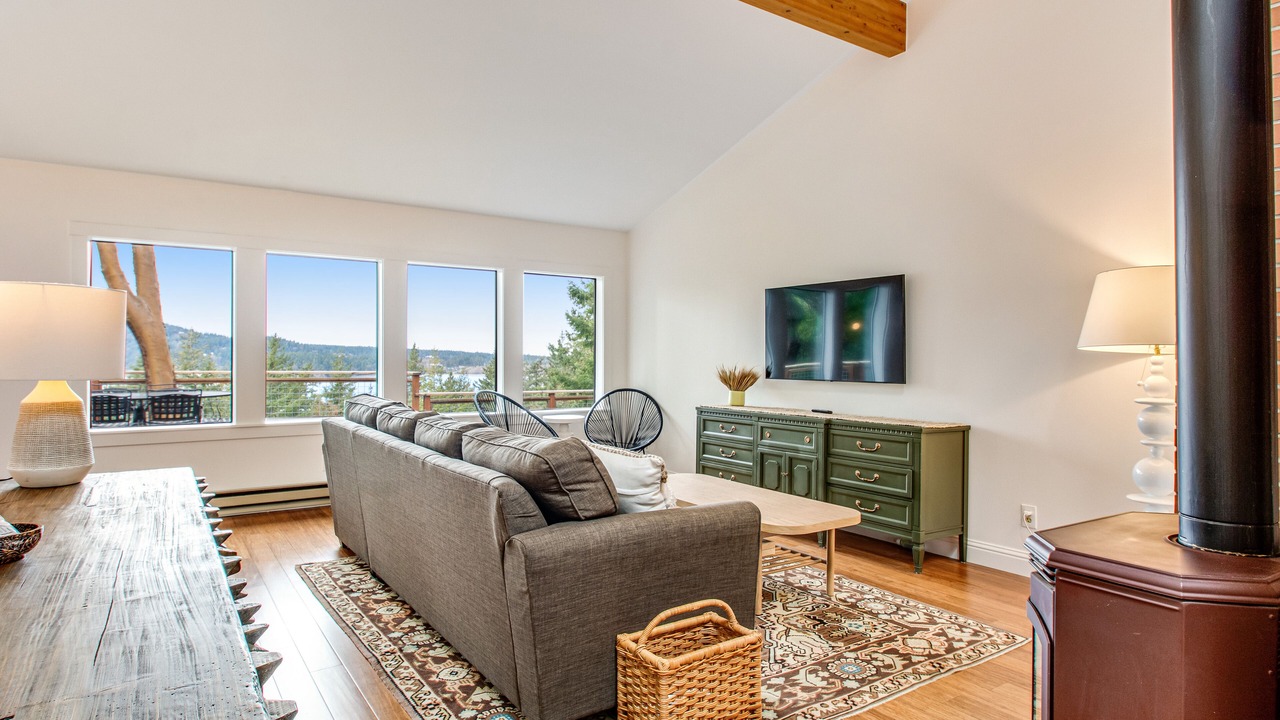 Photo of Livingroom in Eastsound
