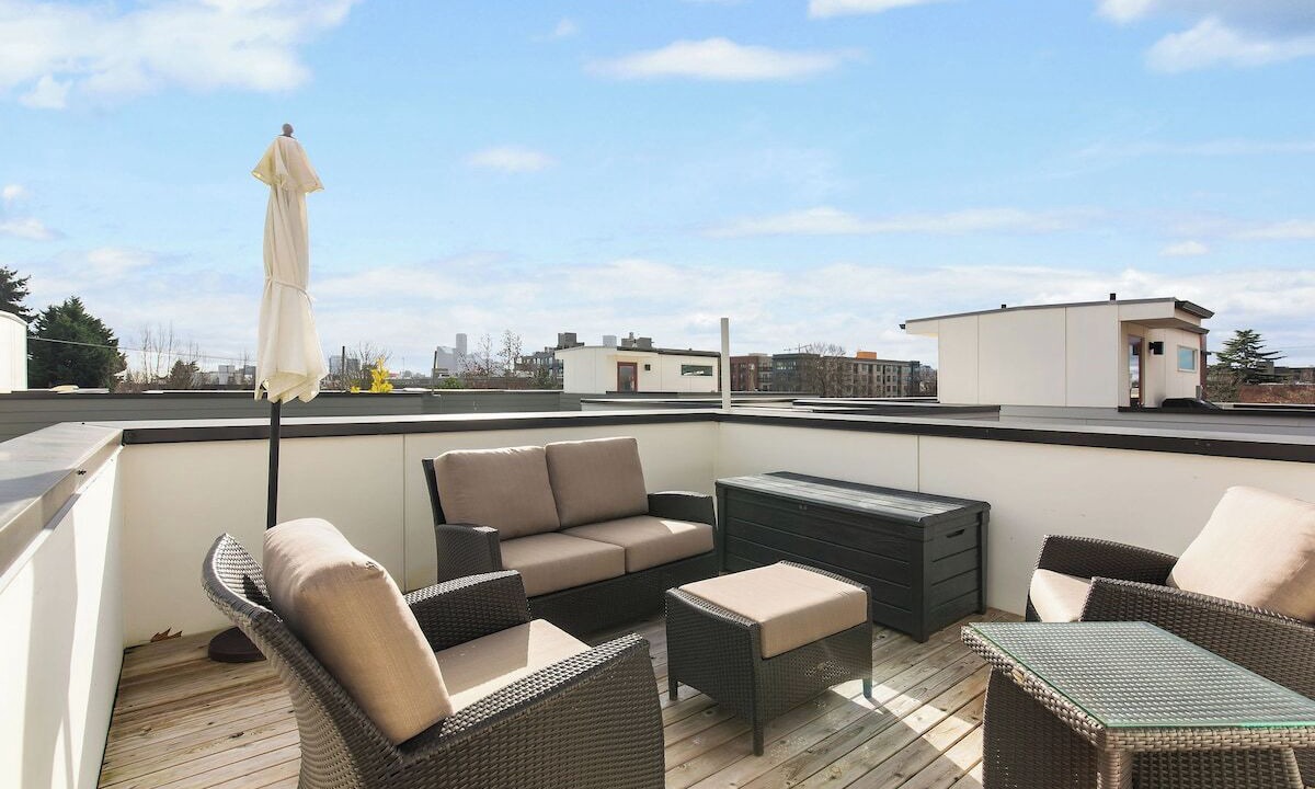 Photo of Patio Balcony in Broadway