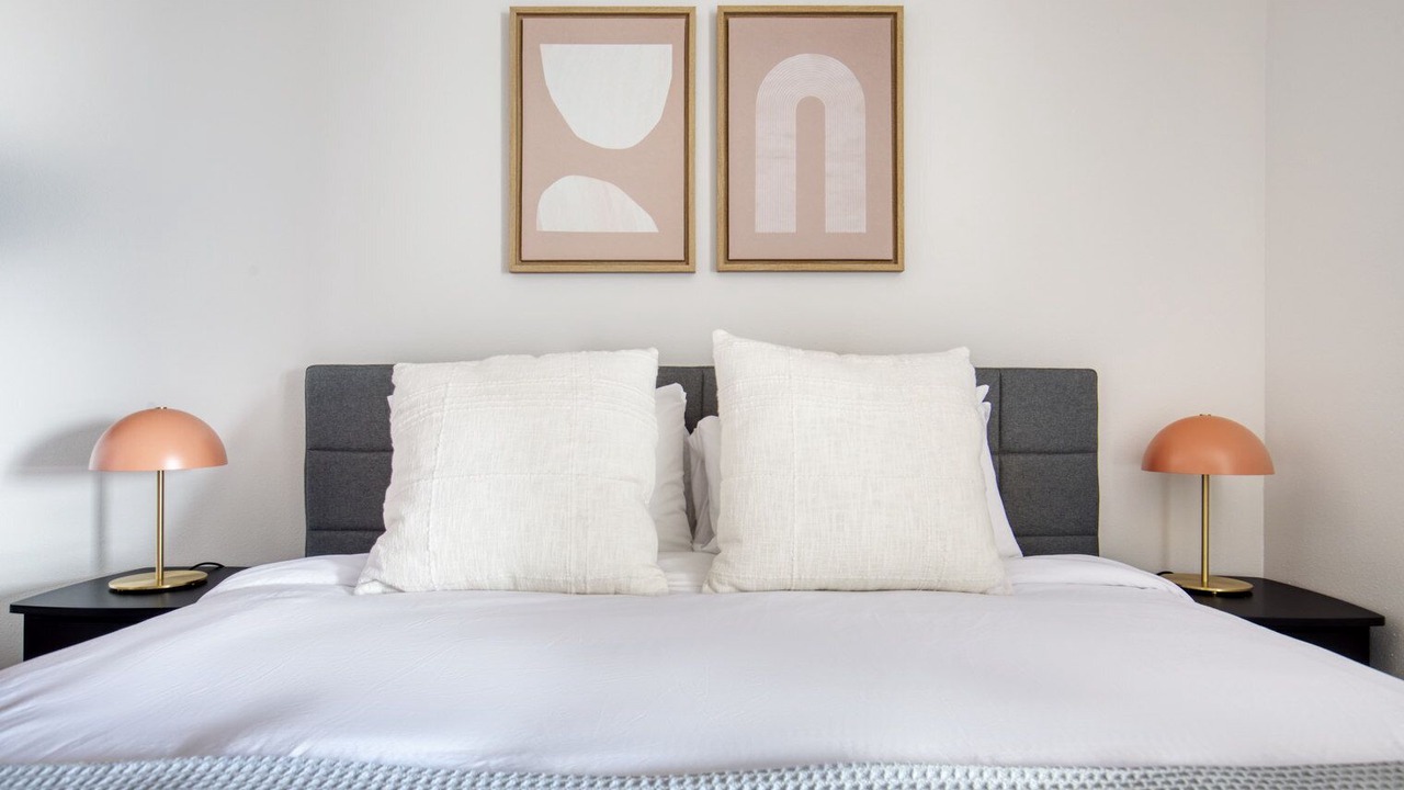 Photo of Bedroom in Broadway