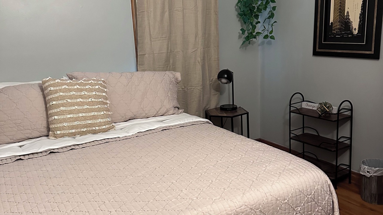 Photo of Bedroom in Waveland Park
