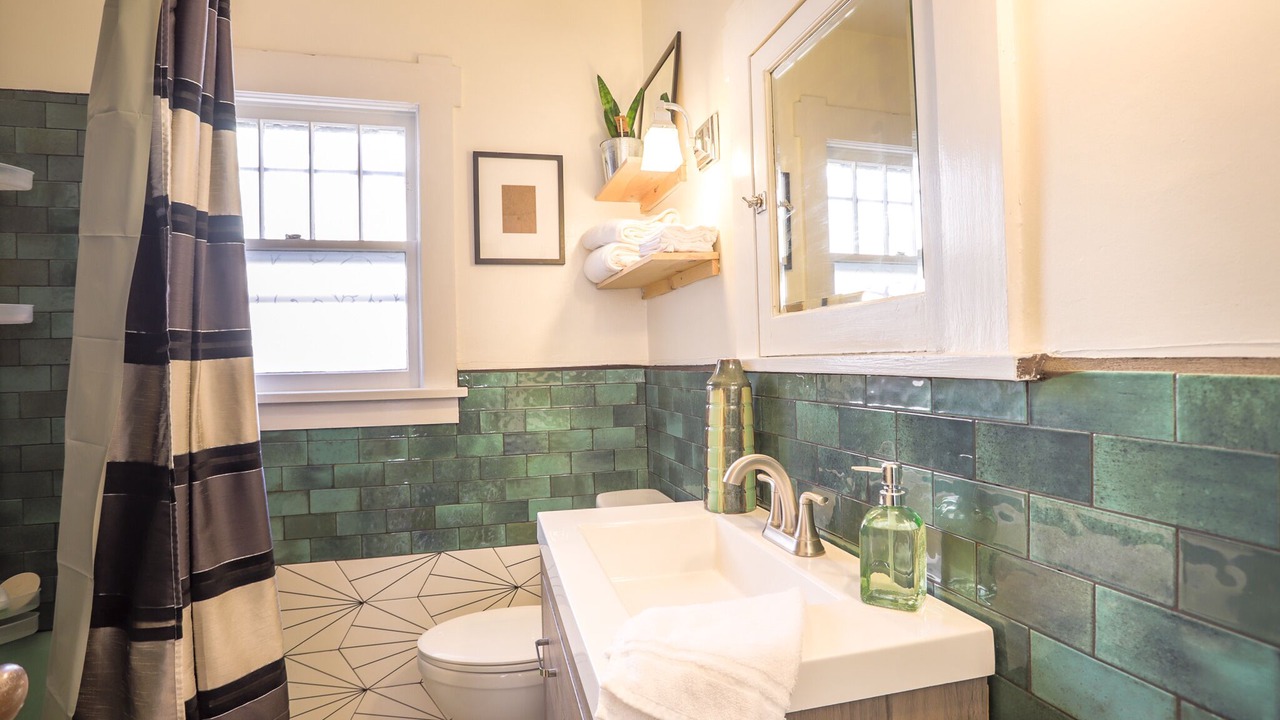 Photo of Bathroom in Hale