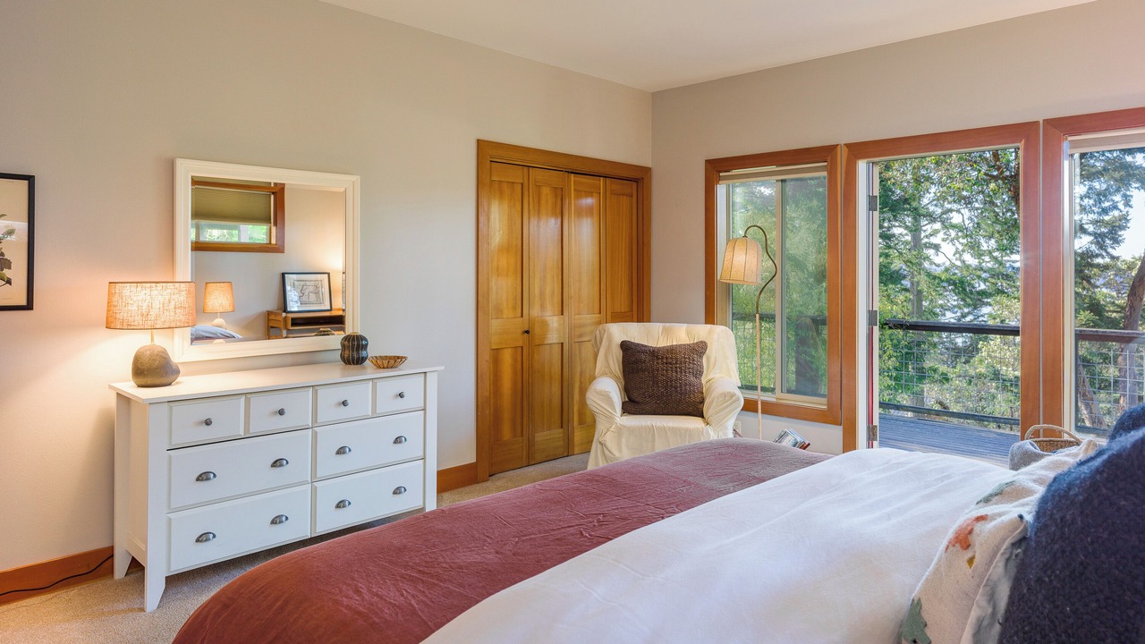 Photo of Bedroom in Eastsound