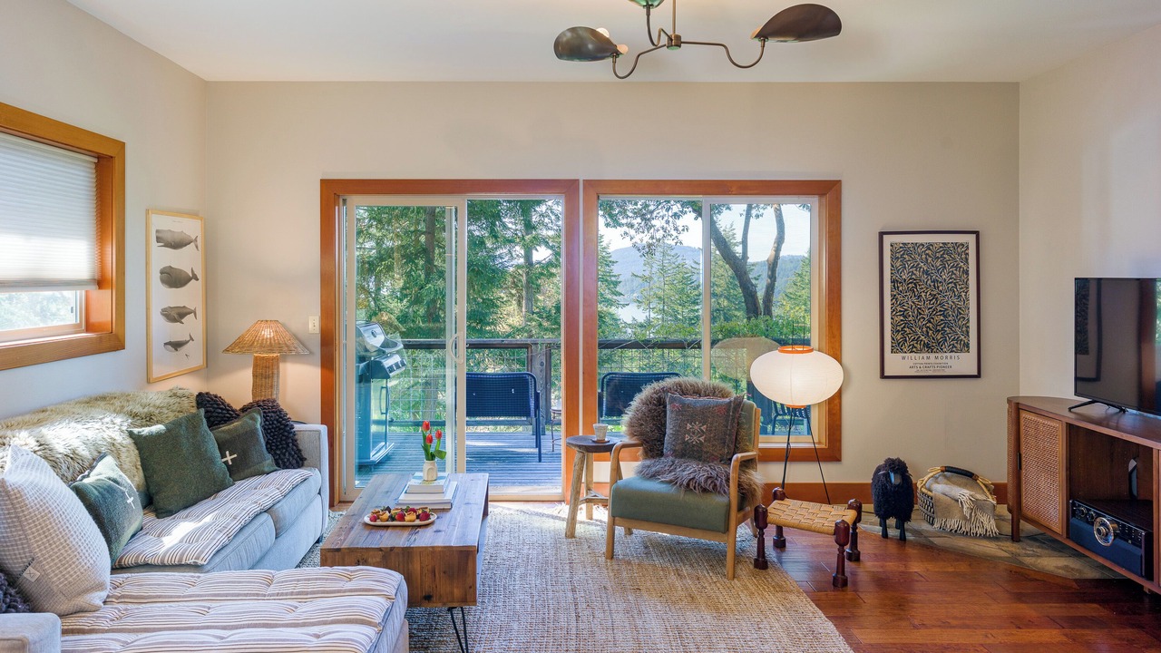 Photo of Livingroom in Eastsound