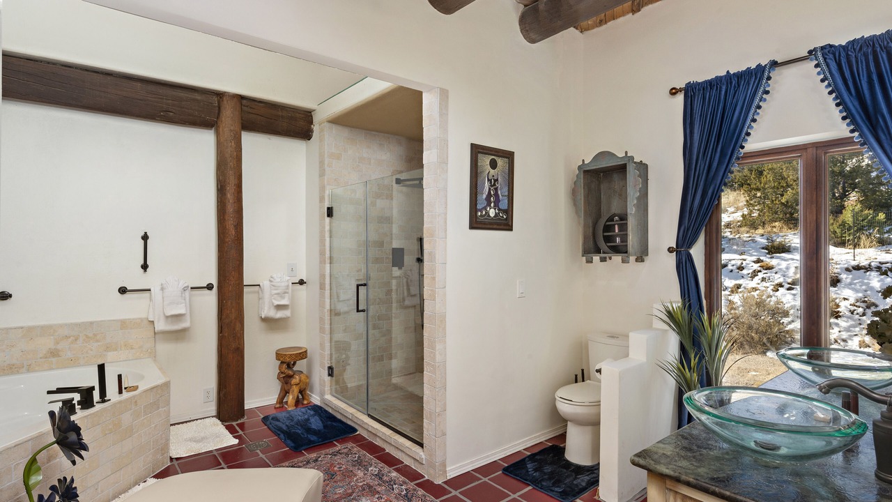 Photo of Bathroom in Canoncito