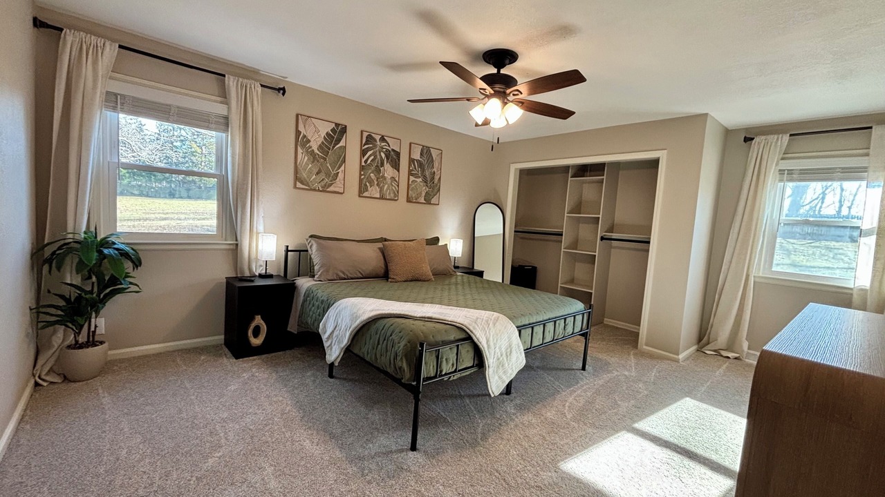 Photo of Bedroom in Platte Woods