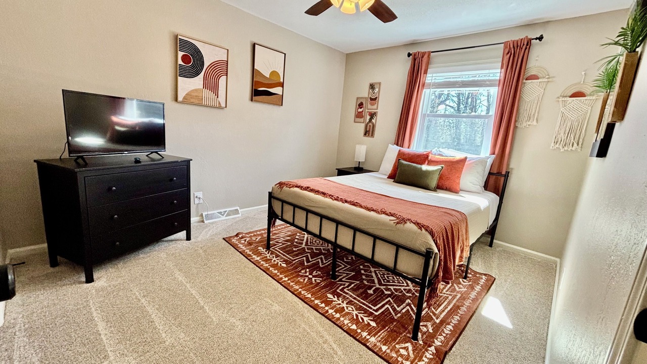 Photo of Bedroom in Platte Woods
