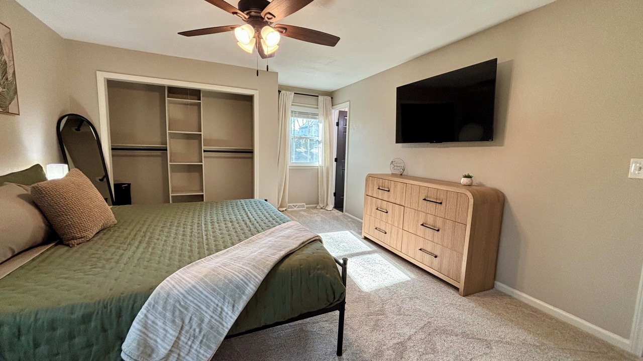 Photo of Bedroom in Platte Woods
