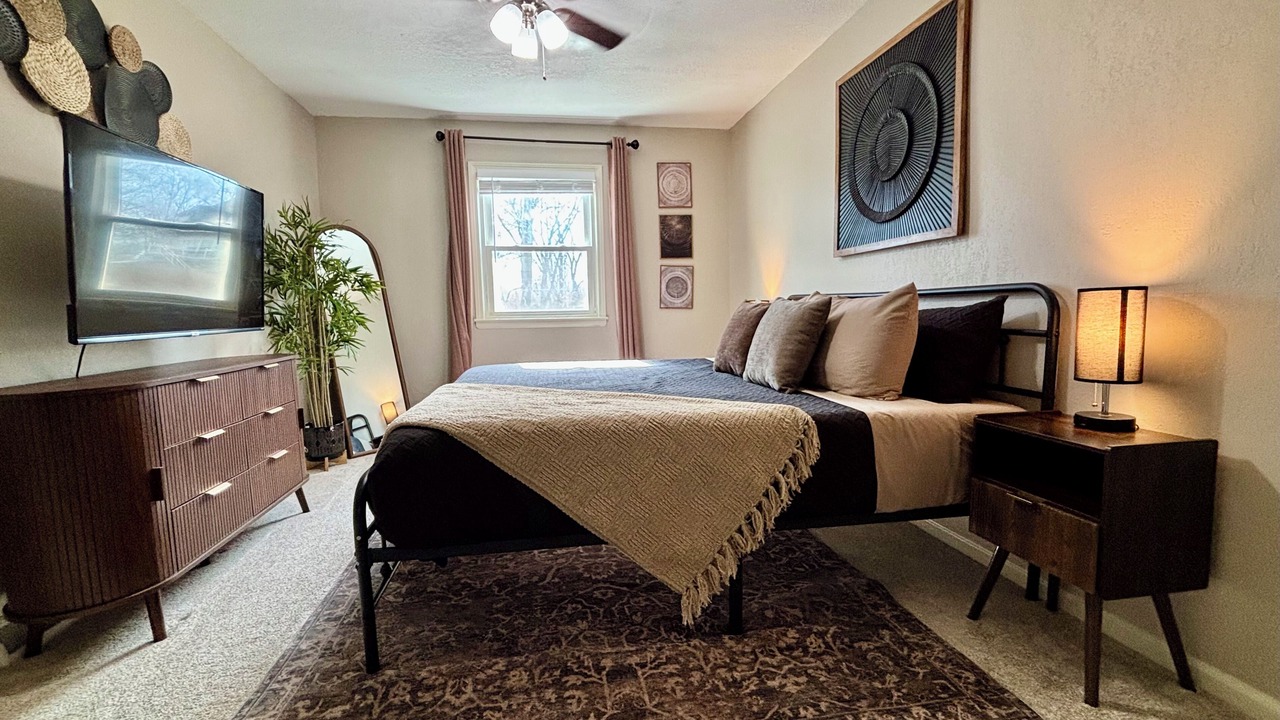 Photo of Bedroom in Platte Woods
