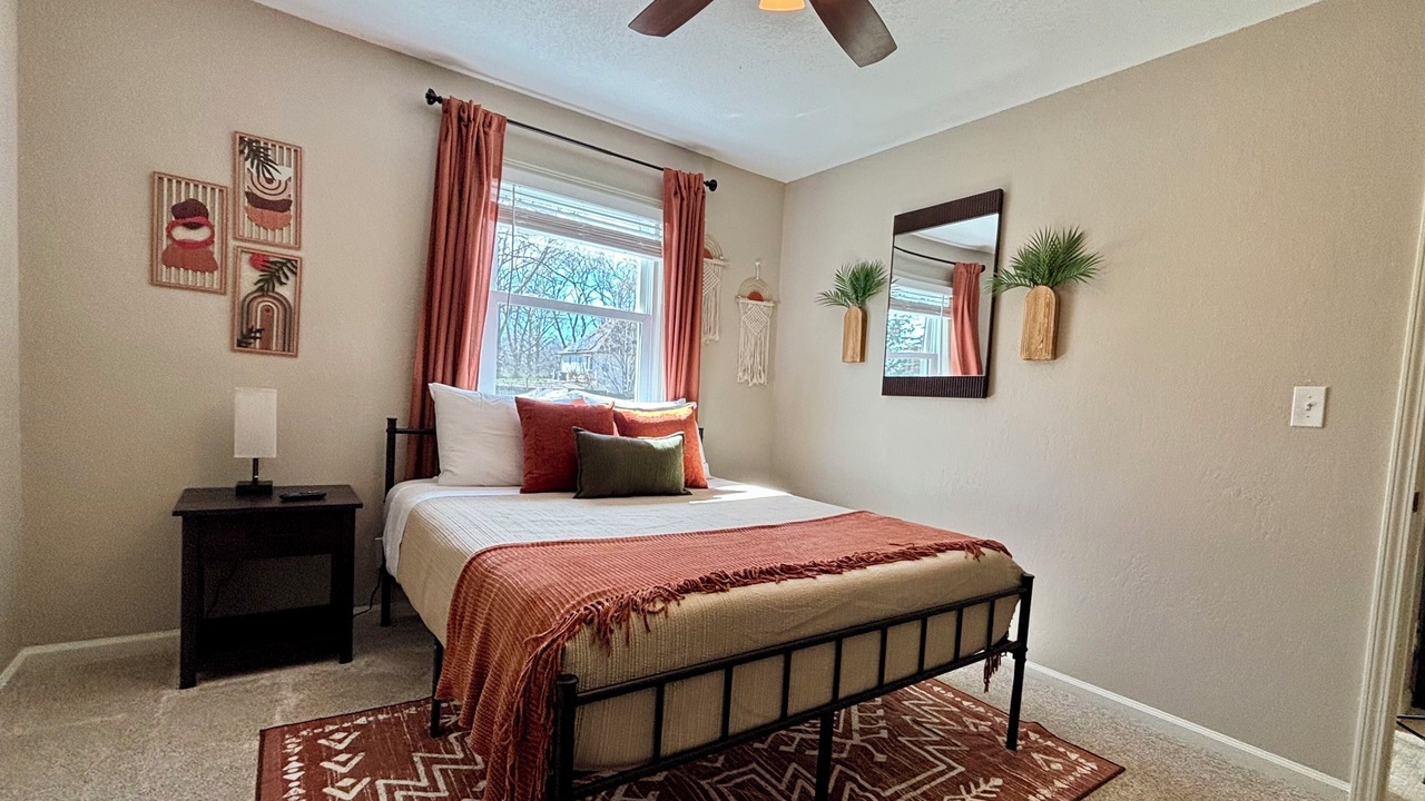 Photo of Bedroom in Platte Woods