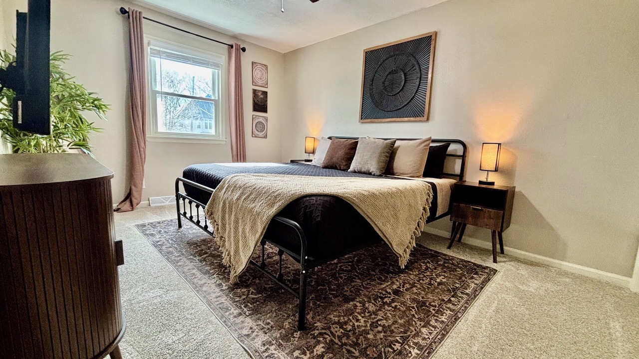 Photo of Bedroom in Platte Woods