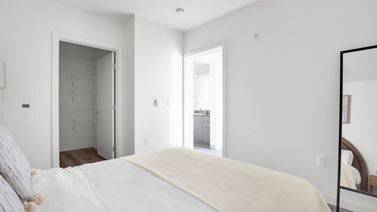 Photo of Bedroom in Broadway