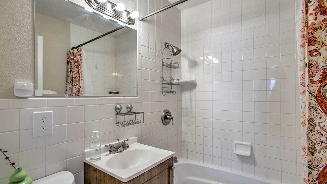 Photo of Bathroom in Delmar Parkway