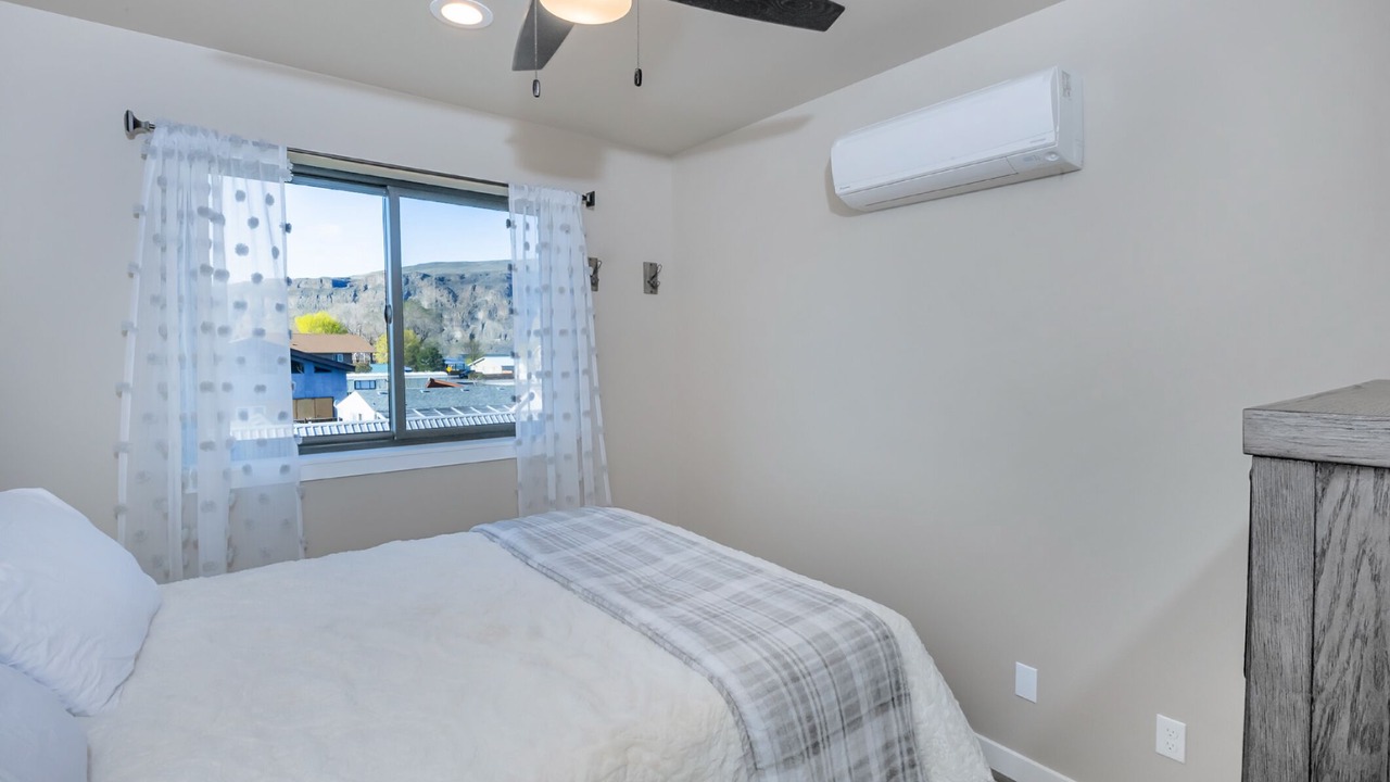 Photo of Bedroom in Sunland Estates