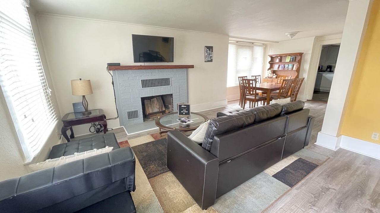 Photo of Livingroom in Columbia City