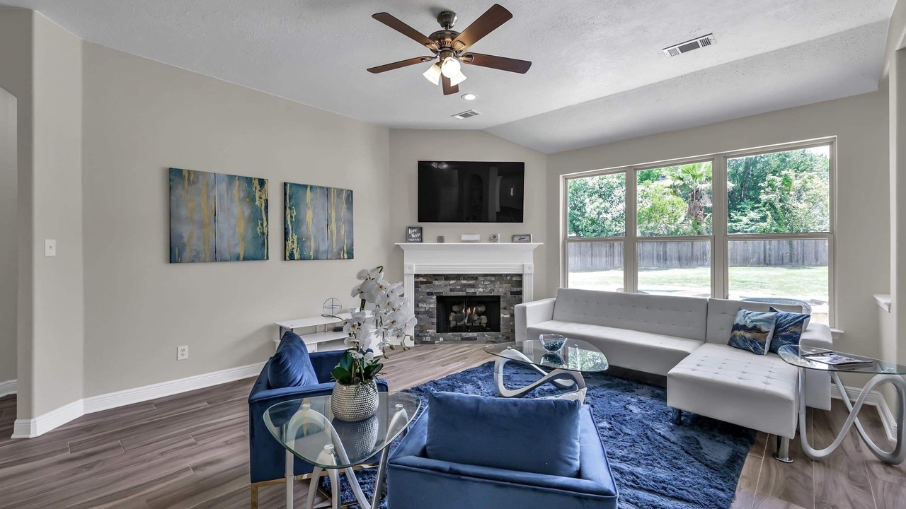 Photo of Livingroom in April Sound