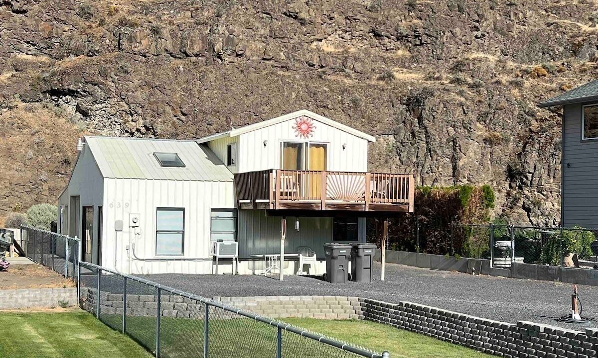Photo of Outdoor in Sunland Estates