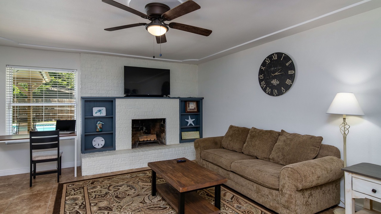 Photo of Livingroom in North Richland Hills