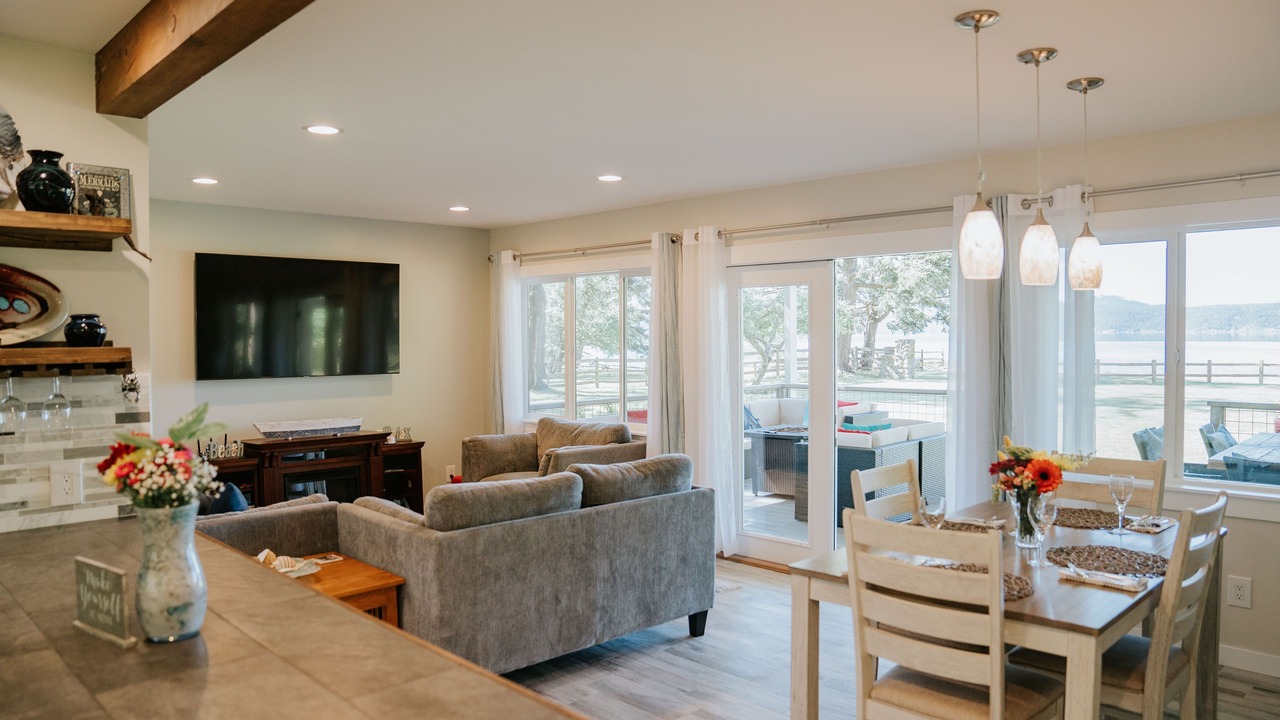Photo of Livingroom in Eastsound