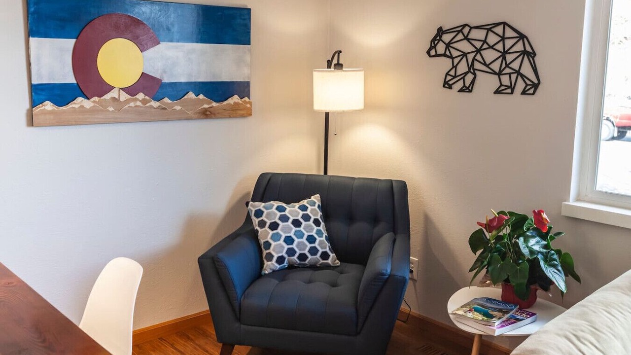 Photo of Livingroom in North Central Westminster