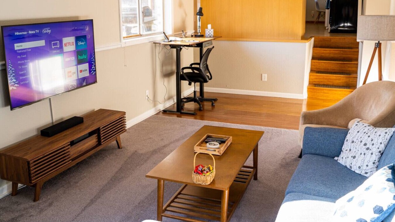 Photo of Livingroom in North Central Westminster