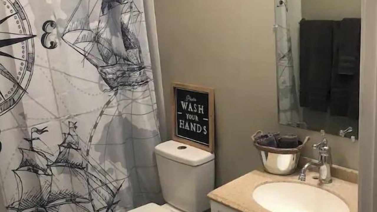 Photo of Bathroom in Palisades