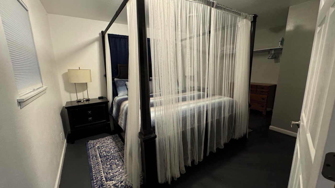 Photo of Bedroom in Palisades