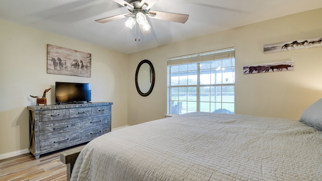 Photo of Bedroom in Granbury