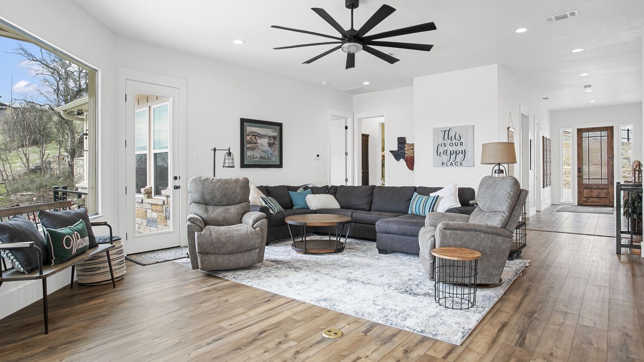 Photo of Livingroom in Graford
