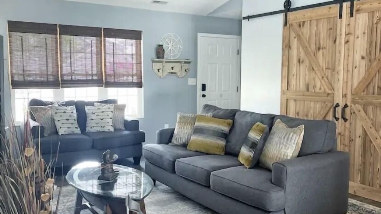 Photo of Livingroom in Capitol Beach