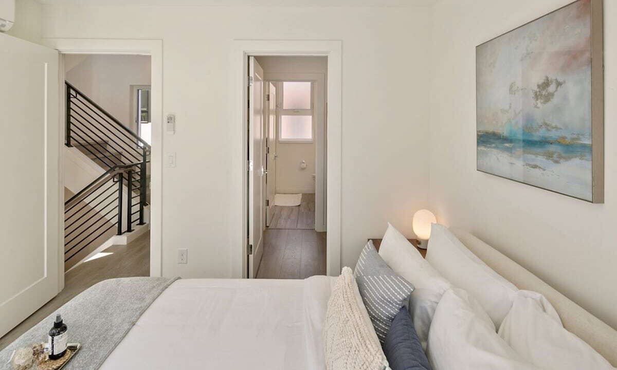 Photo of Bedroom in Broadway