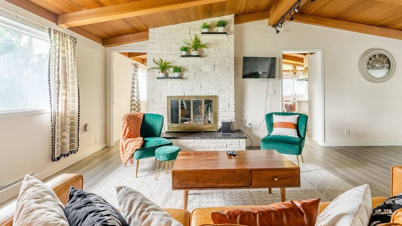 Photo of Livingroom in SeaTac