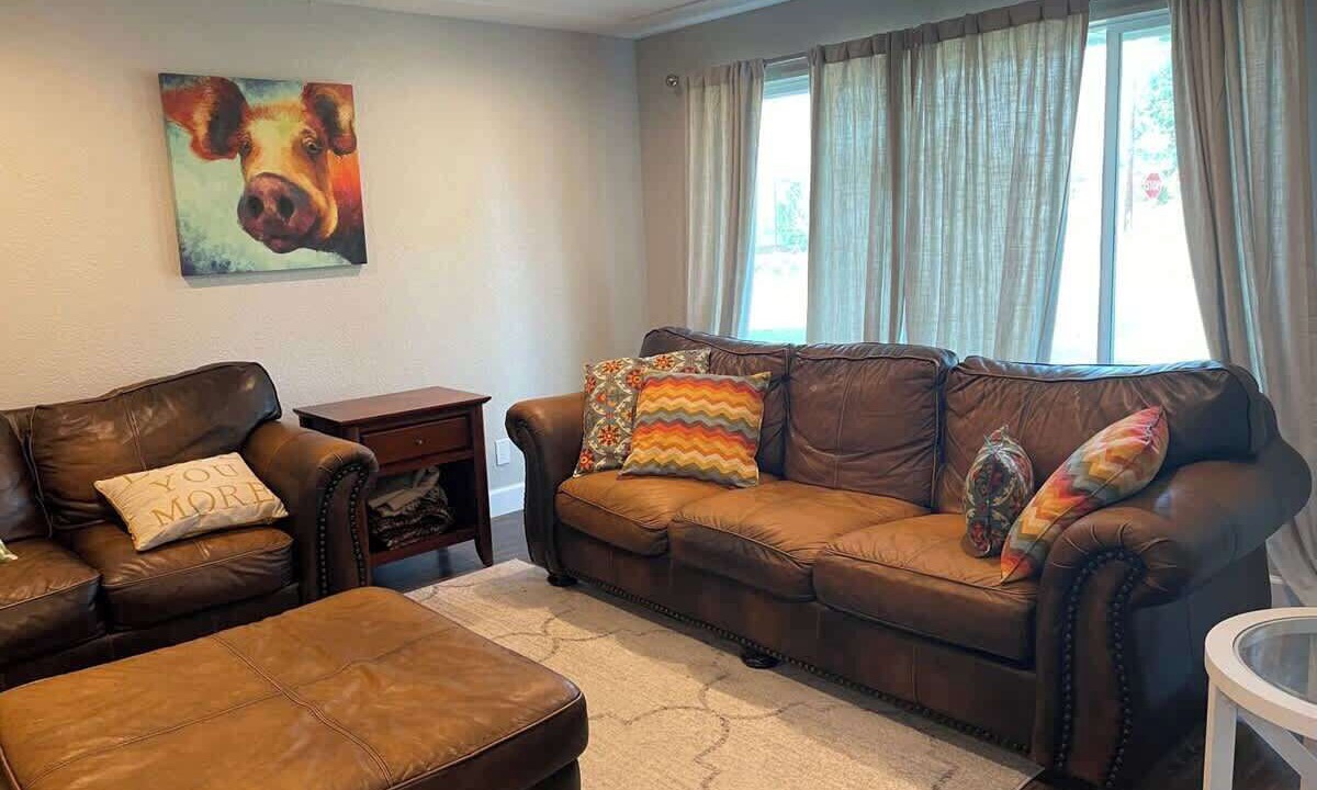 Photo of Livingroom in Dupont