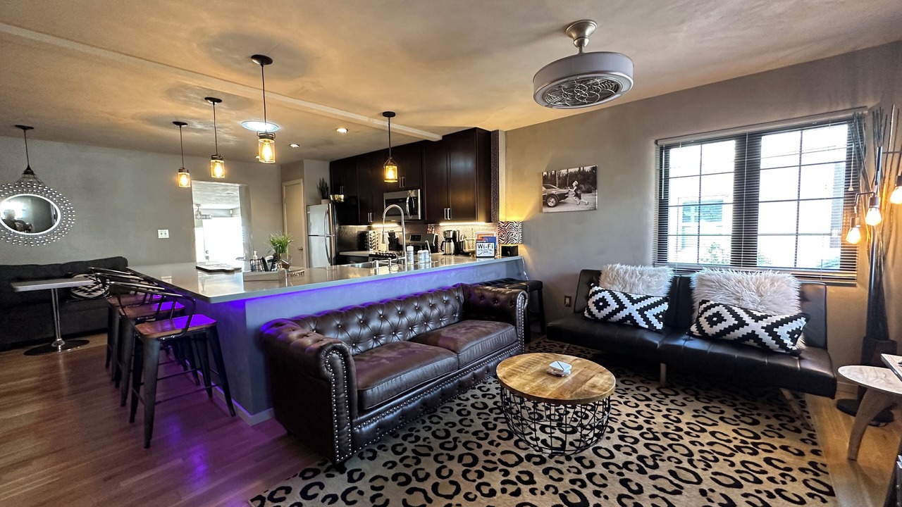 Photo of Livingroom in Parkland Hills