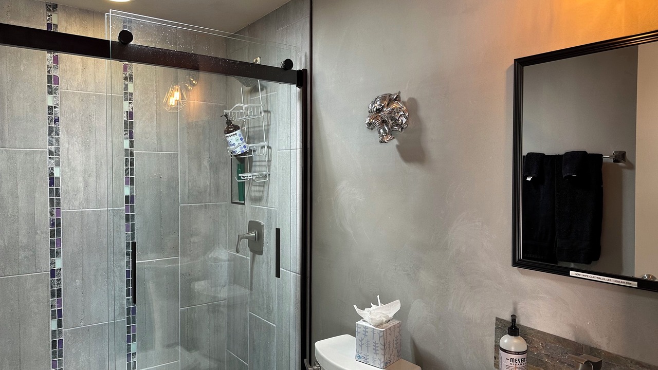Photo of Bathroom in Parkland Hills