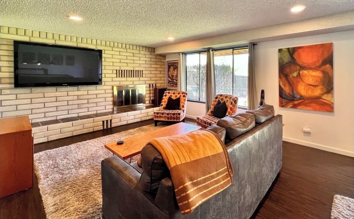 Photo of Livingroom in Manson