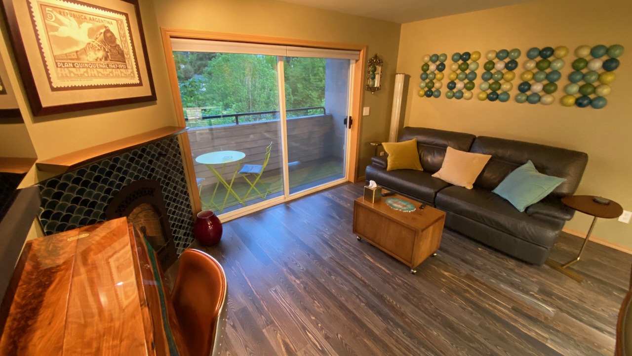 Photo of Livingroom in North Admiral