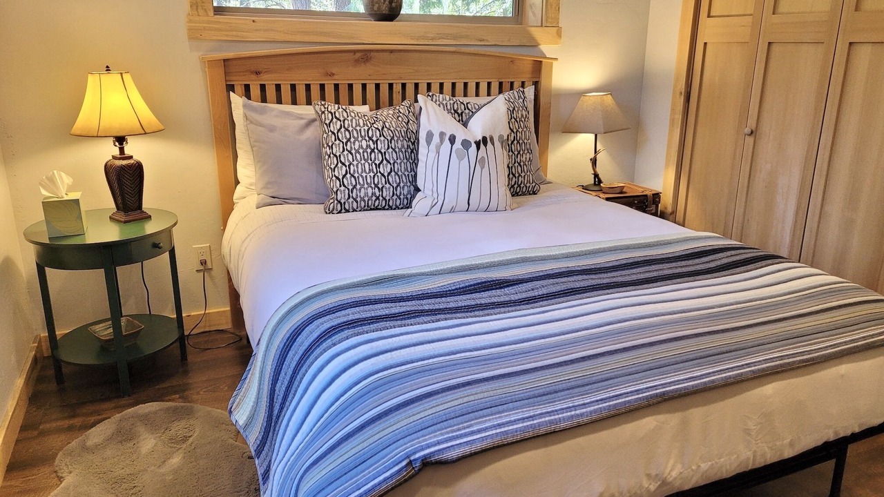 Photo of Bedroom in Mazama