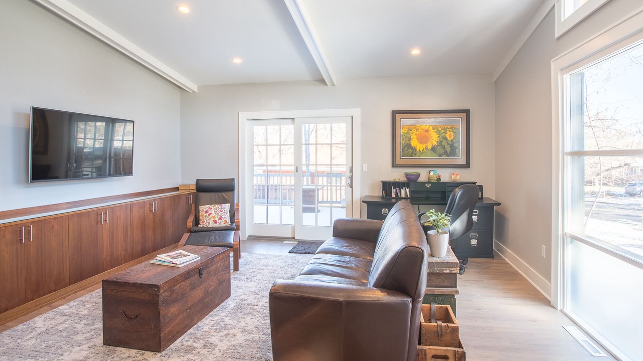 Photo of Livingroom in Baseline Sub