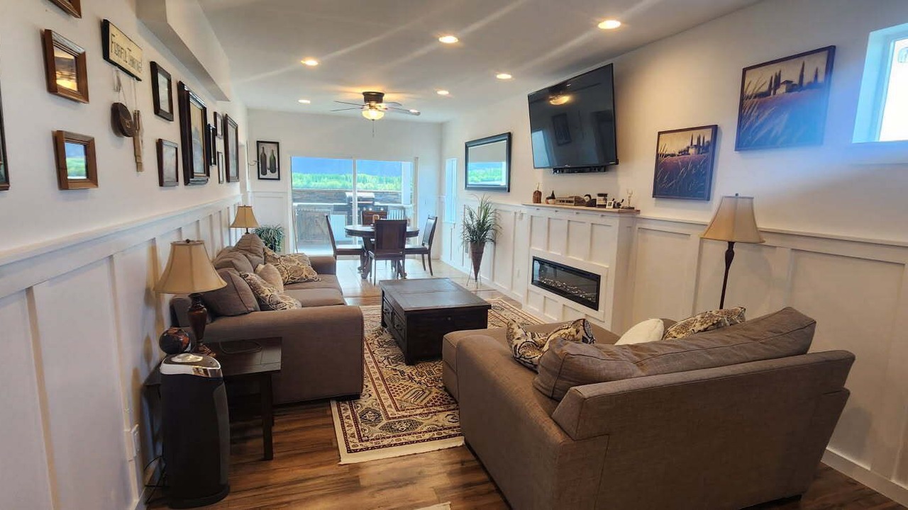 Photo of Livingroom in Beverly