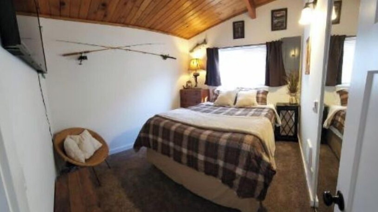 Photo of Bedroom in Beverly