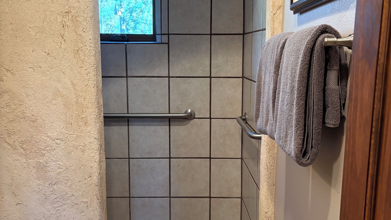 Photo of Bathroom in Canoncito