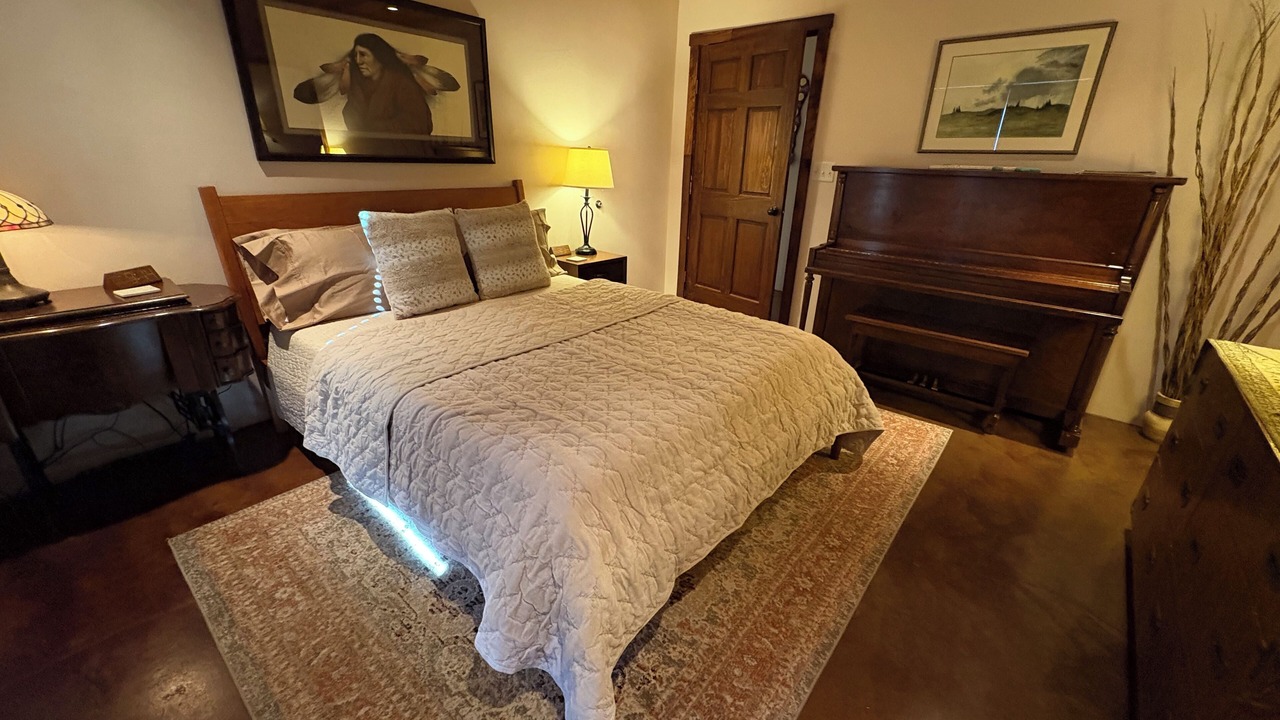 Photo of Bedroom in Canoncito