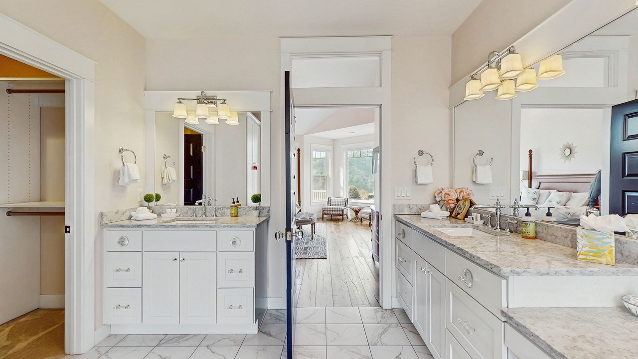 Photo of Bathroom in Manson